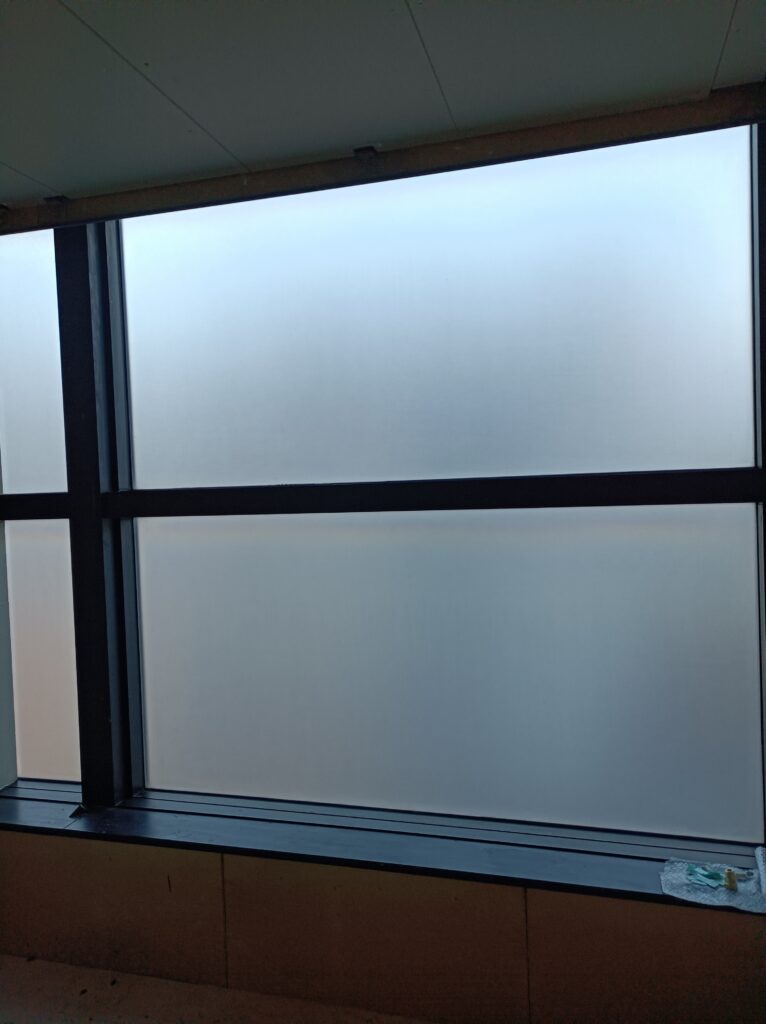 目隠しフィルムあり